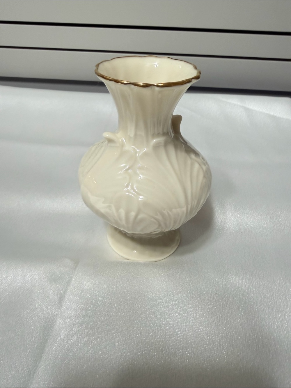 ✨ Vintage Lenox Ivory Porcelain Vase ✨